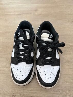 Nike low dunks panda